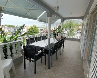 Luxury Apartment 4 Bedrooms Pool in Marisol - Corroios - Balcony