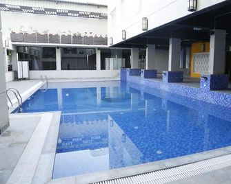 Silver Estate Resort - Tīkamgarh - Pool