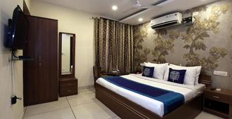 OYO 9951 Hotel Satkar Avenue - Zerakpur - Habitación