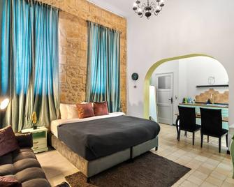 Helios Boutique Suites by La Finca Hotel - Beer Sheva - Bedroom