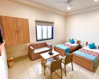 Hotel Rajvi Residency A Unit Of Jas Hotels And Resorts - Bikaner - Schlafzimmer