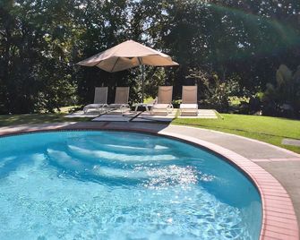 Romantic Tiny Farmhouse Retreat with AC & Pool in Corozal - Corozal - Piscina