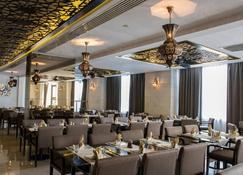 Superior Suite Room Near Square Park - Mussafah - Restaurant