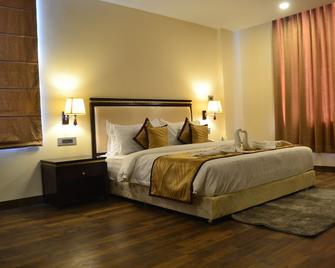 The Legend Hotel - Prayagraj - Bedroom