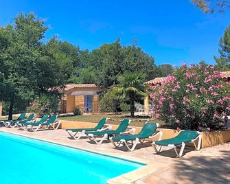 Le Clos Des Cigales - Roussillon - Bazén