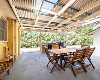 Charming Period Home - Walk To Cbd, Pet Friendly - Dubbo - Veranda