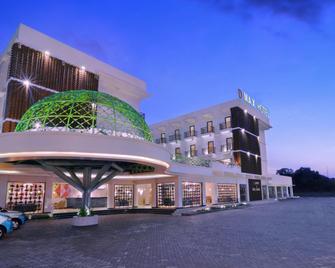 D'Max Hotel & Convention Lombok - Praya - Edificio