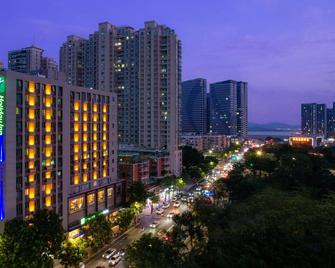 Holiday Inn Express Shantou City Center, An IHG Hotel - Shantou - Building