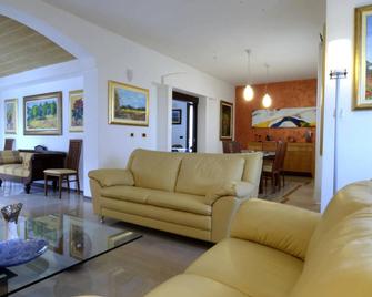Casa Karina Sun&pool&relax - Specchia - Huiskamer
