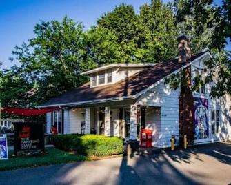 The Gardenia Suites in The Heart of Spring Hill-A - Spring Hill
