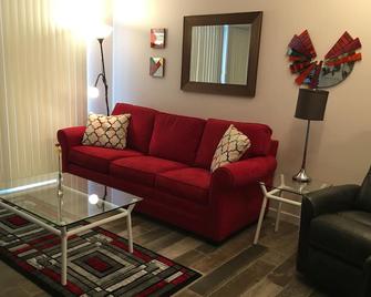 Nov.-May Specials. Waterfront Condo Minutes from Grand Haven. Winter discount. - Spring Lake - Living room