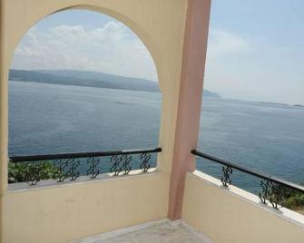 Sun Rise Hotel - Ammouliani - Balcón