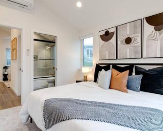 Brand new, Modern 2 Bedroom home near Greenlake. - Seattle - Bedroom