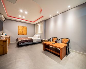 Anseong Hill House - Anseong - Habitación