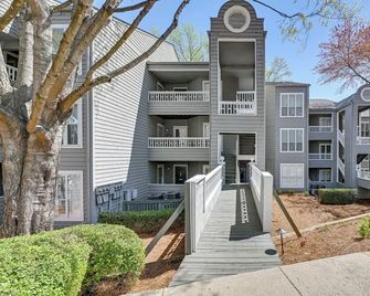 Waterfront Lake Norman Retreat With Balc - Davidson - Building