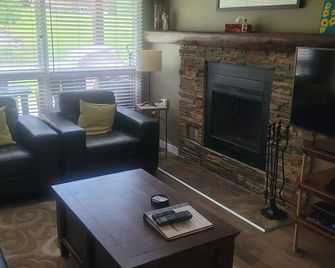 Perfect location One Bedroom Townhome: True Ski to Door! - Panorama - Sala de estar
