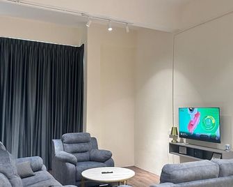 Leo66 Guesthouse - Tangkak - Sala de estar