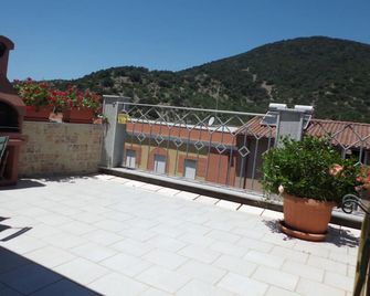 Apartment sleeps 2 with terrace and barbecue - Teulada - Balkon