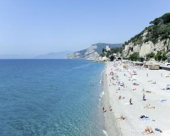 Apartment Cielo e Mare - FLG111 by Interhome - Finale Ligure - Plage