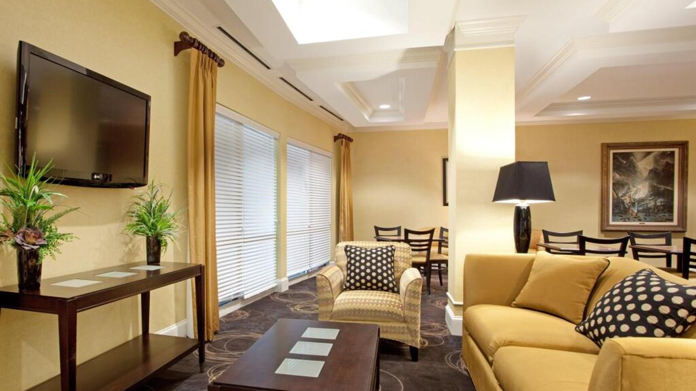 Holiday Inn Express Pembroke By IHG