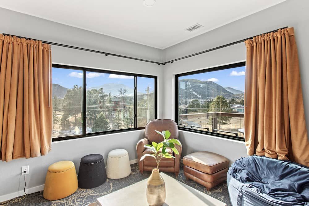 Coyote Mountain Lodge - אסטס פארק - סלון