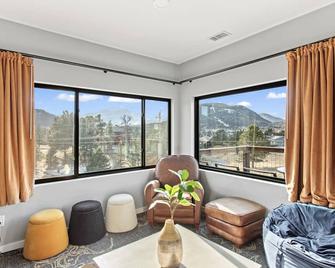 Coyote Mountain Lodge - אסטס פארק - סלון