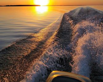 Three bedroom home on a large lot with a lake view - Devils Lake - Pláž