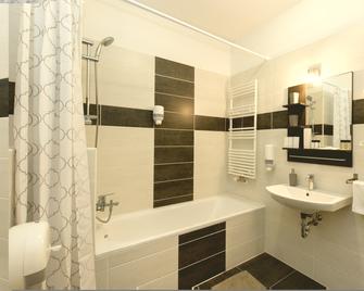 Sun Resort Apartments - Budapest - Bathroom