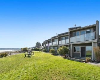 Shorewater Resort Beachfront King Bed St - Qualicum Beach