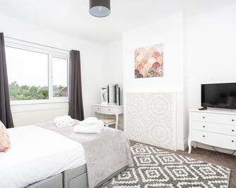 The Woodgrange - 4-Bedroom Apartment - Southend-on-Sea - Ložnice