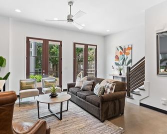 12 South Home WALK to Belmont with Deck and Patio - Nashville - Soggiorno