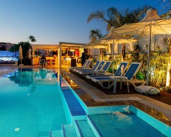Via Farilya Hotel - Gündoğan - Piscina