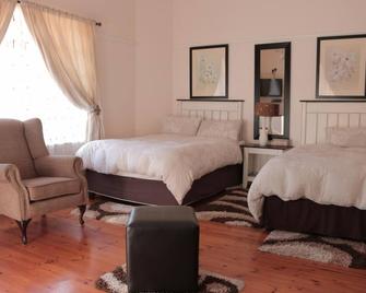 Rose Petals Guest House - East London - Schlafzimmer