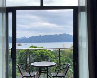 Vienna Hotel - Coron - Balcón