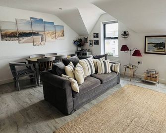 3 The Pebbles - Portrush - Sufragerie