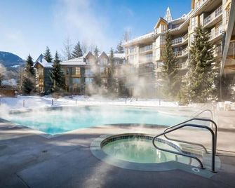 King Bed Studio In The Village - Whistler - Pool