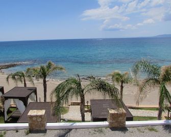 Coralli Apartments And Studios - Pefki - Beach