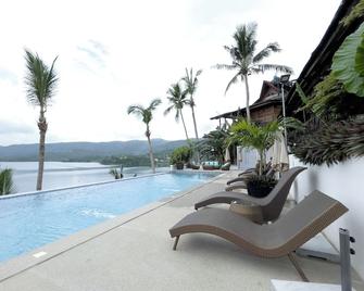 Villa de Pico Highland Beach Resort - Puerto Galera - Pool