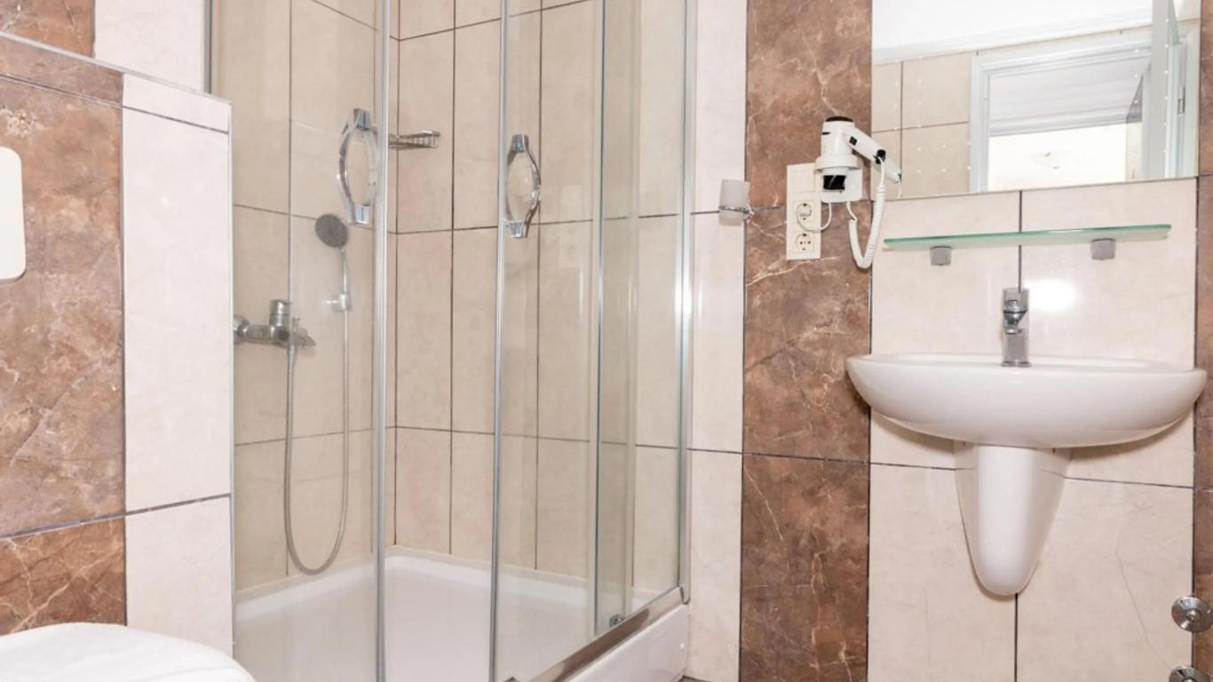 أمفورا هوتل