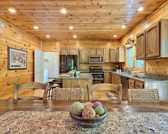 Perfect Lake Vacation! Boat Rental Available! Vrbo Next Door For Big Groups! - Blairsville - Kitchen