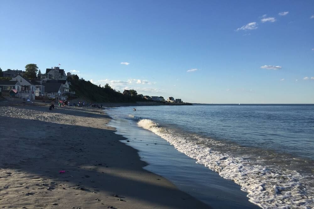 Master Bedroom Suite in Beautiful 1880's Victorian. Spectacular ocean views. - האל - חוף