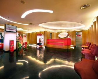 favehotel MEX Tunjungan Surabaya - Surabaya - Front desk