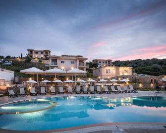 Baywatch Hotel - Chrani - Piscina