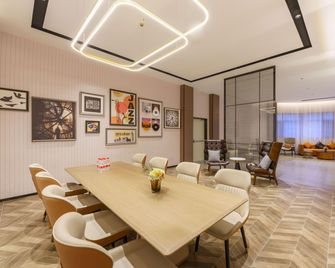 Homeinn Plus Hotel (Dalian North Station) - Dalian - Comedor