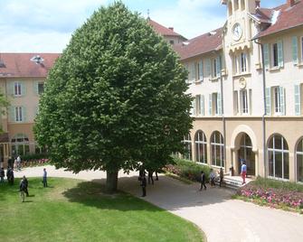 Domaine Lyon Saint Joseph - Sainte-Foy-lès-Lyon - Building