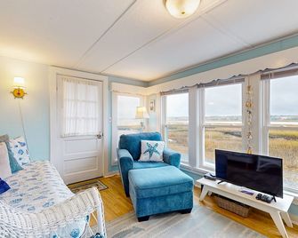 The Eastern Avenue Cottage - Wells - Living room