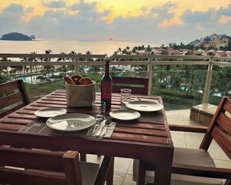 Direct Beachfront Luxury Condo - Zihuatanejo - Balcony