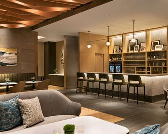 DoubleTree by Hilton Toyama - טויאמה - בר