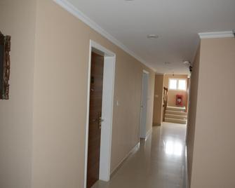 Srivar Hotels - Guruvayoor - Hallway