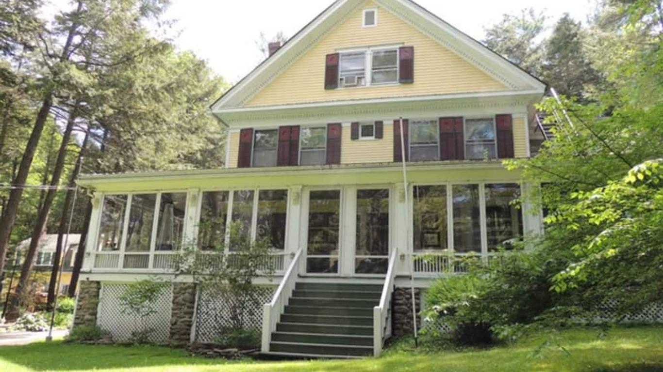 Brookview Manor Inn